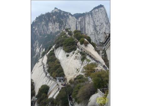 Αυτό είναι το Huasan - η πιο επικίνδυνη διαδρομή τουριστών στον κόσμο. Βρίσκεται στο Σινικό Τείχος της Κίνας, προς το.